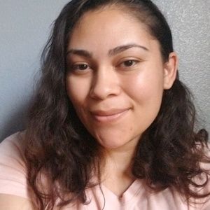 Meet your Posher, Yesenia